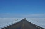 Muita neve forma uma incrível paisagem invernal em estrada no leste de Utah, a caminho do Colorado, nos Estados Unidos